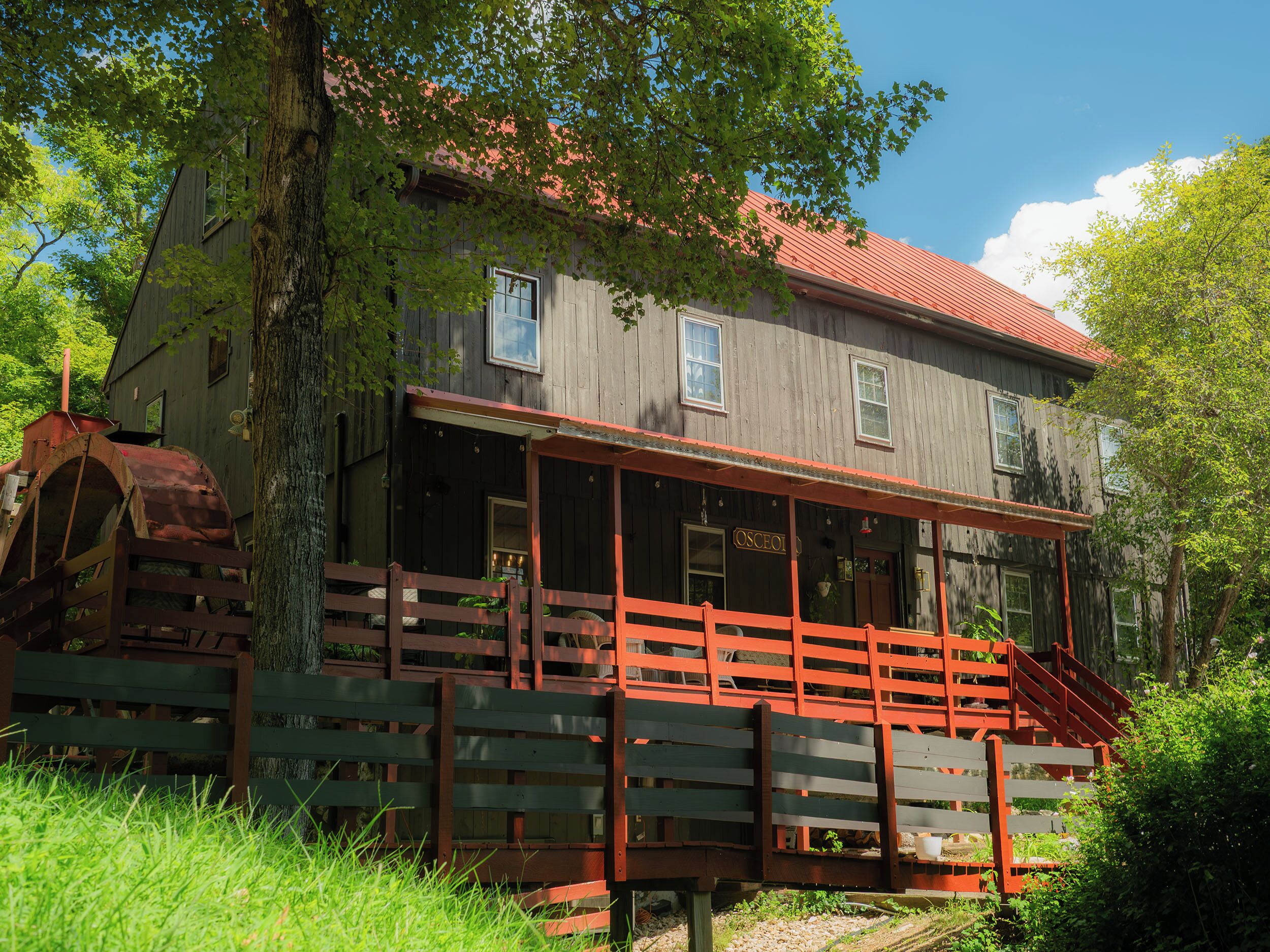 Vista frontal de la propiedad