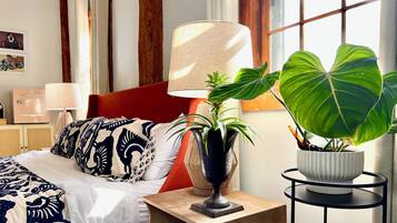 1 habitación, decoración personalizada y muebles diferentes