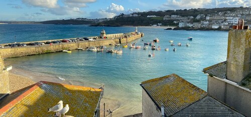 Sleeps 4 guests  in 2 bedrooms