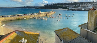 Sleeps 4 guests  in 2 bedrooms