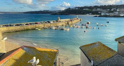 Sleeps 4 guests in 2 bedrooms