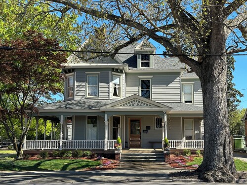 Spacious 4-bedroom house in charming Wilson with AC, WiFi