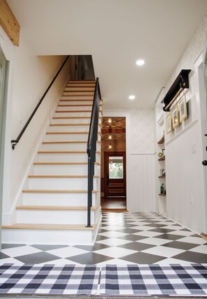 المنشأة من الداخل