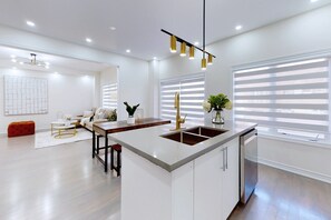 Interior - Home away home rental (Georgina)