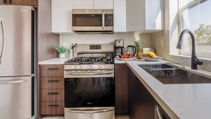 Unclassified image, 4 of 23, button - Stunning Hollywood Townhouse with Sunny views (Los Angeles)