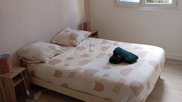 1 chambre, lit parapluie, Wi-Fi, draps fournis