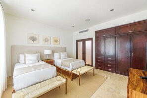 2 bedrooms, iron/ironing board, WiFi, bed sheets - Oceanfront Residence with 2 bedrooms (LA PAZ)