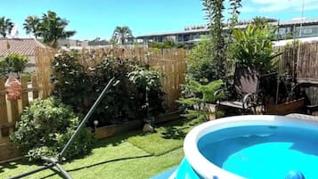 Bañera de hidromasaje al aire libre