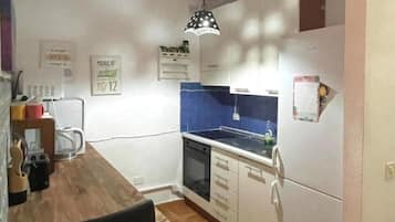 ตู้เย็น, ไมโครเวฟ, เตาอบ, เตาประกอบอาหาร