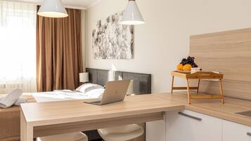 1 habitación, ropa de cama de alta calidad y escritorio