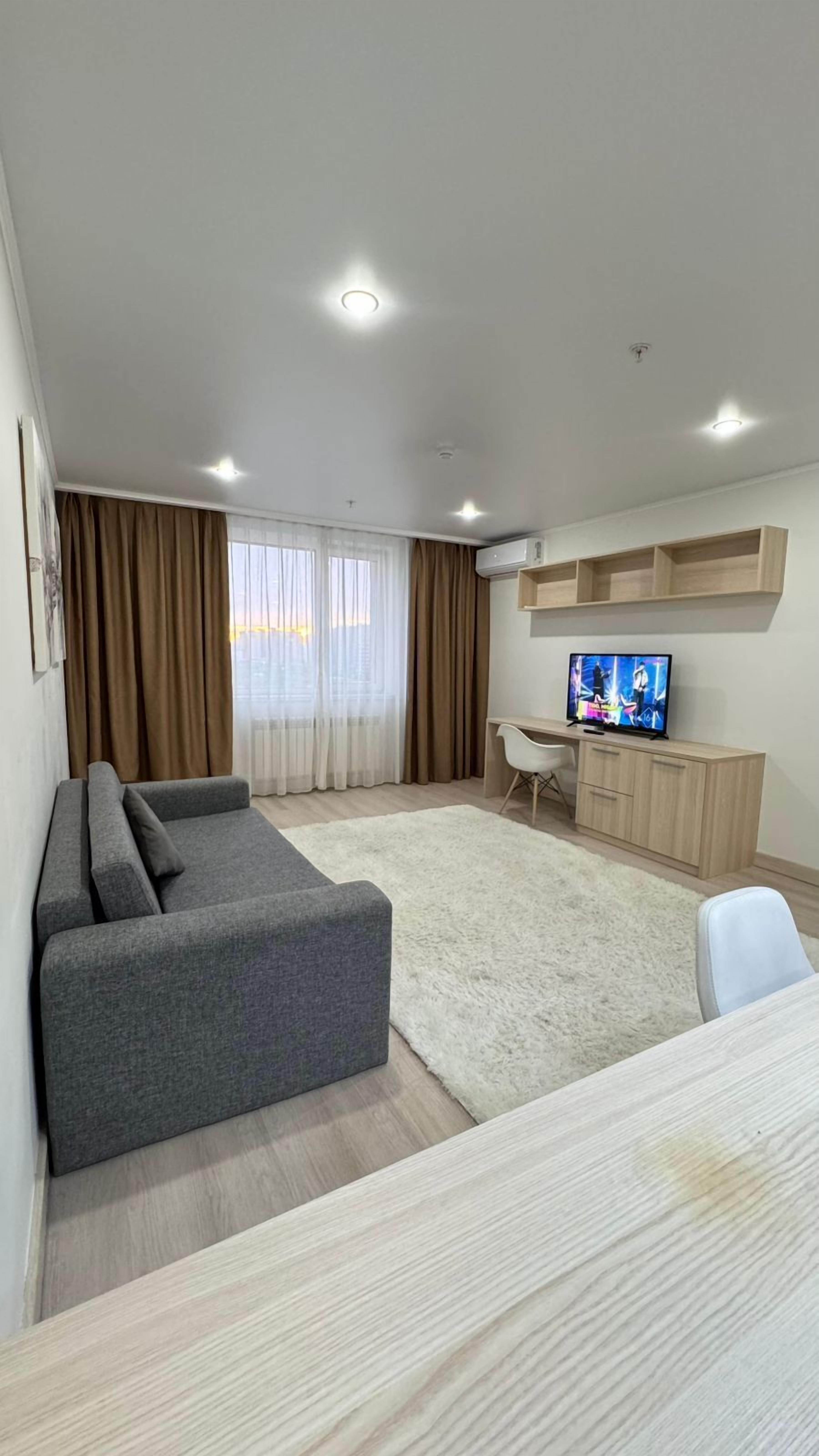 Quarto quádruplo superior | Área de estar | TV LCD 80 polegadas com canais digitais