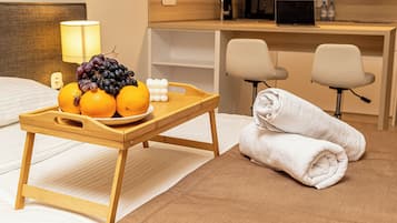 1 bedroom, premium bedding, desk, laptop workspace