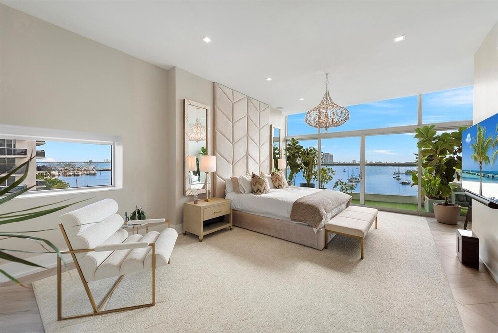 Spacious Corner Unit with Bay Views in Miami Beach North Bay Village