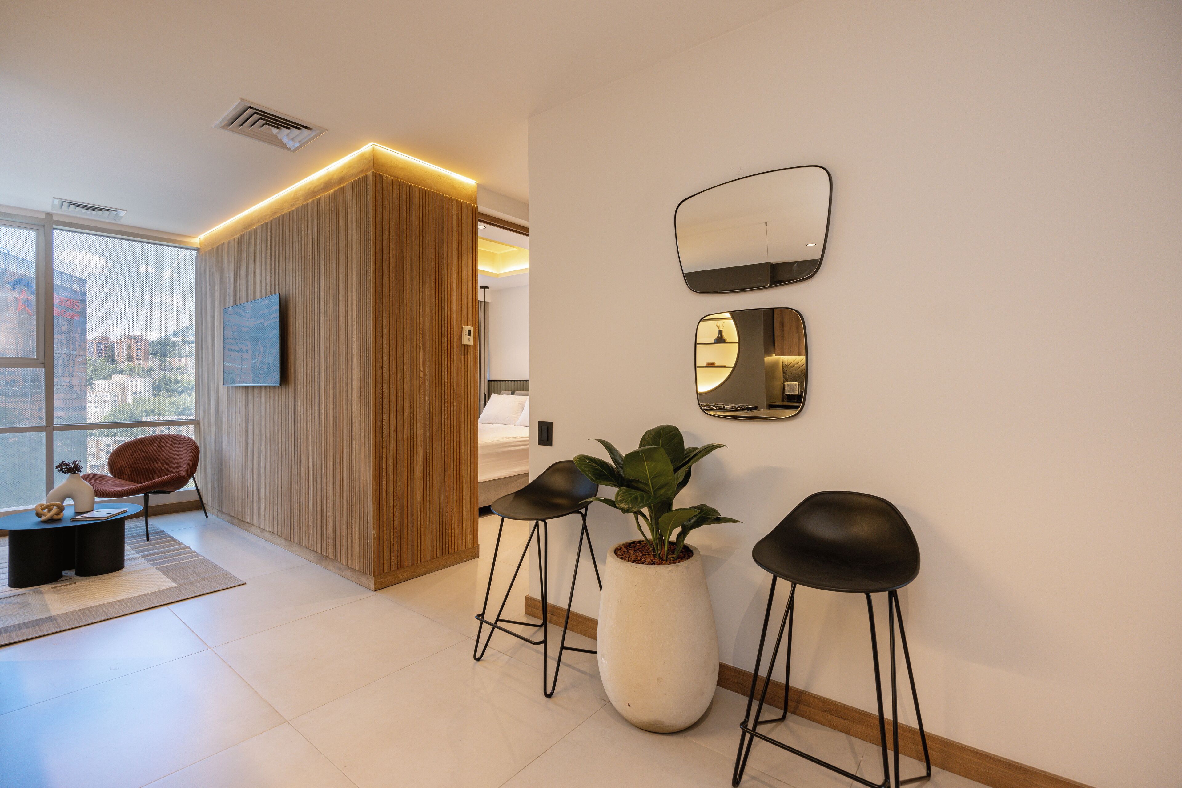 3 habitaciones, caja de seguridad en la habitación y escritorio 