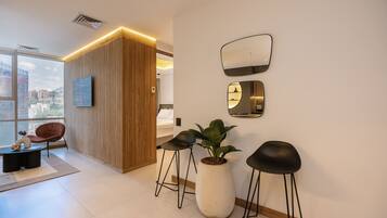 3 habitaciones, caja de seguridad en la habitación y escritorio