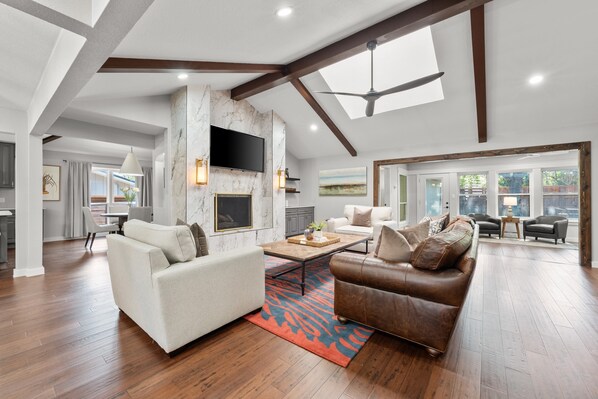 Smart TV, fireplace, books, offices