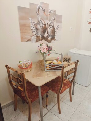 Dining - Studio Luxury Maria Julia  (Thessaloniki)
