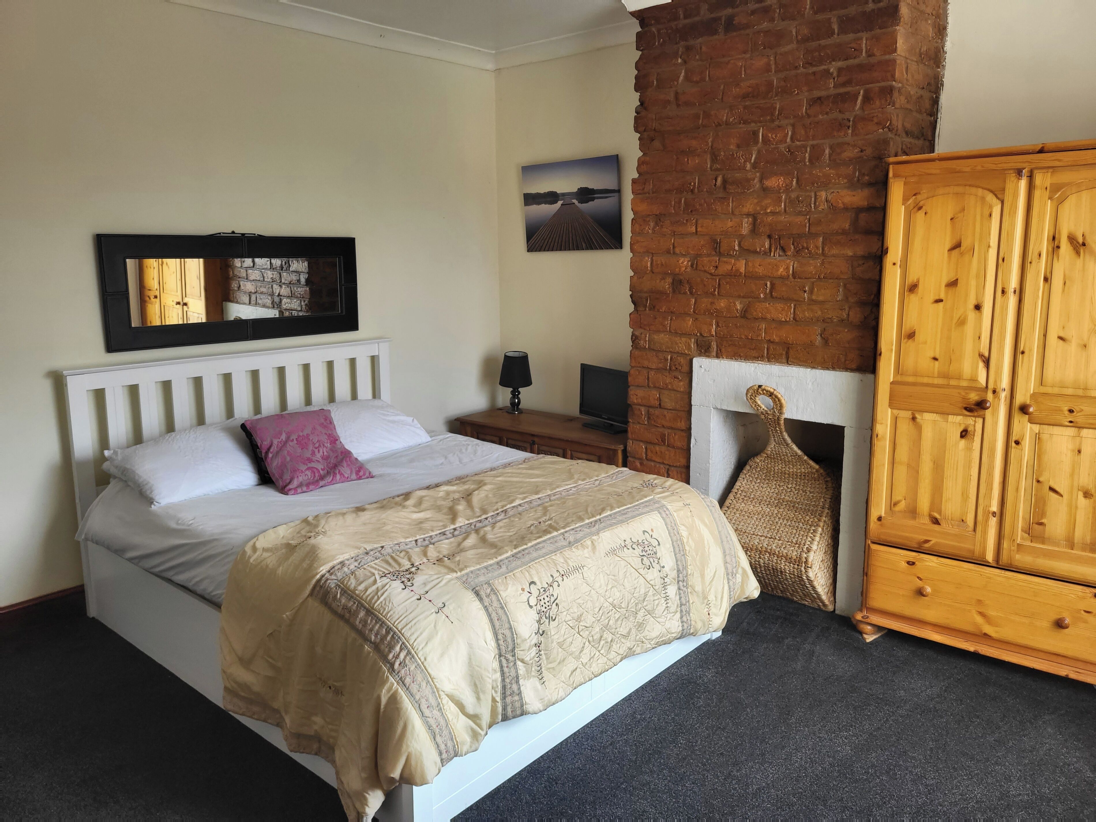 House | 2 bedrooms, iron/ironing board, free WiFi, bed sheets