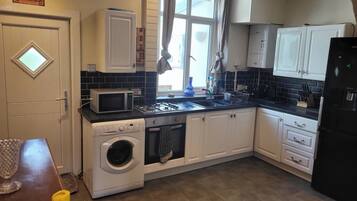 House | Private kitchen | Fridge, microwave, oven, stovetop