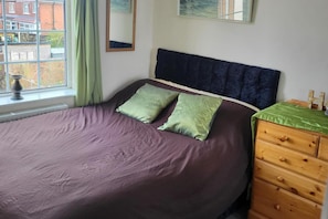 2 chambres, fer et planche à repasser, Wi-Fi gratuit, draps fournis