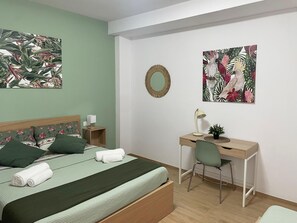 3 bedrooms, desk, iron/ironing board, travel crib