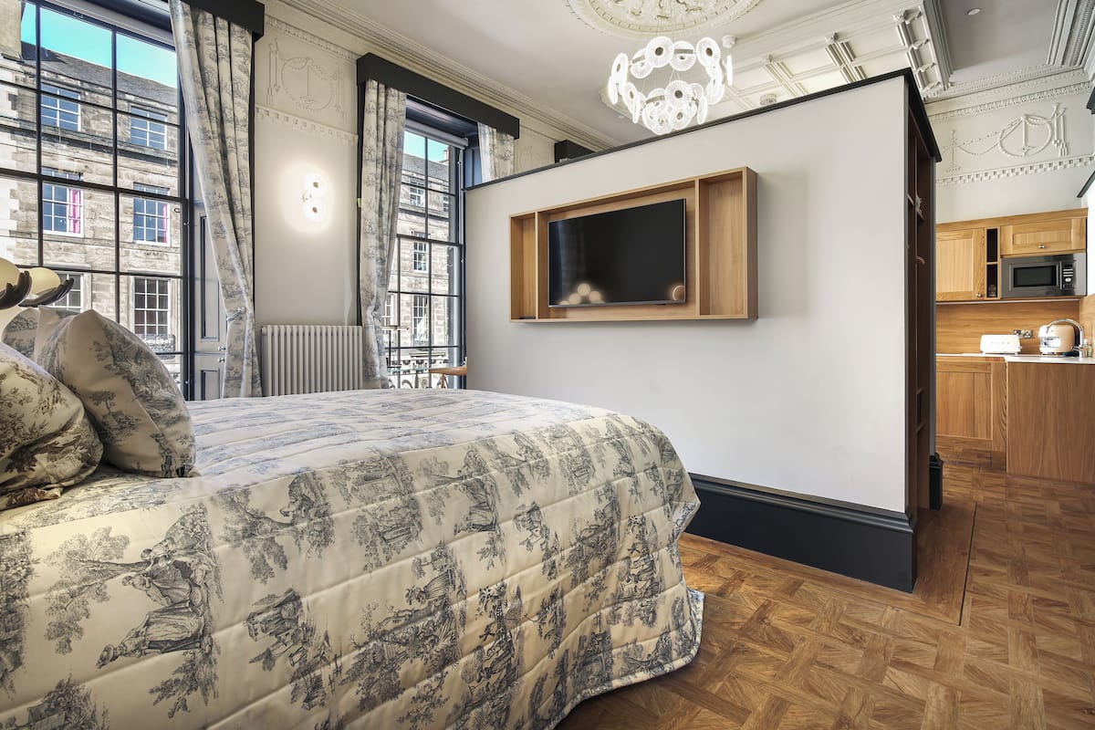 Royal suite | 1 slaapkamer, luxe beddengoed, een kluis op de kamer
