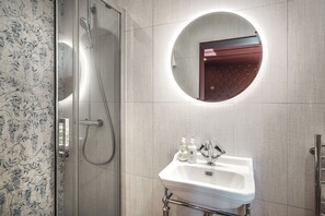 Bathroom - Bonnie Hotel - Smart Boutique ApartHotel - Haymarket Edinburgh (Edinburgh)