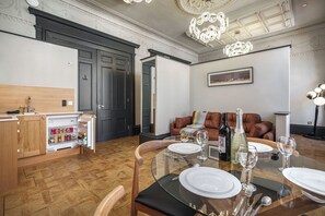 Royal-Suite | Hochwertige Bettwaren, Minibar, Zimmersafe, individuell dekoriert