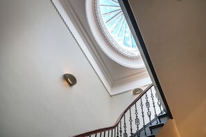 Property entrance - Bonnie Hotel (Edinburgh)