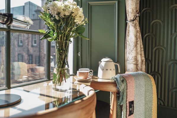 Executive Suite | Premium bedding, in-room safe, individually decorated - Bonnie Hotel (Edinburgh)