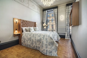 Royal Suite | Premium bedding, minibar, in-room safe, individually decorated - Bonnie Hotel - Smart Boutique ApartHotel - Haymarket Edinburgh (Edinburgh)