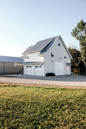 Exterior - Charming 2-bedroom with, WiFi in peaceful Rolla (Rolla)