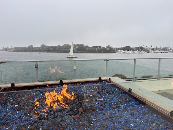 Property grounds - Cozy Waterfront 1BD in marina del rey with pool view (Marina del Rey)