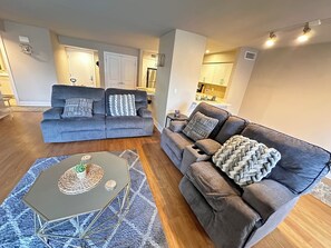 Smart TV, fireplace, books - Cozy Waterfront 1BD in marina del rey with pool view (Marina del Rey)