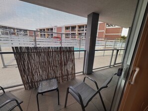 Property grounds - Cozy Waterfront 1BD in marina del rey with pool view (Marina del Rey)