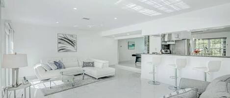 Smart TV, fireplace, stereo