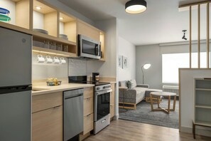 Desk, laptop workspace, iron/ironing board, free cribs/infant beds - Towneplace Suites By Marriott Duluth (Duluth)