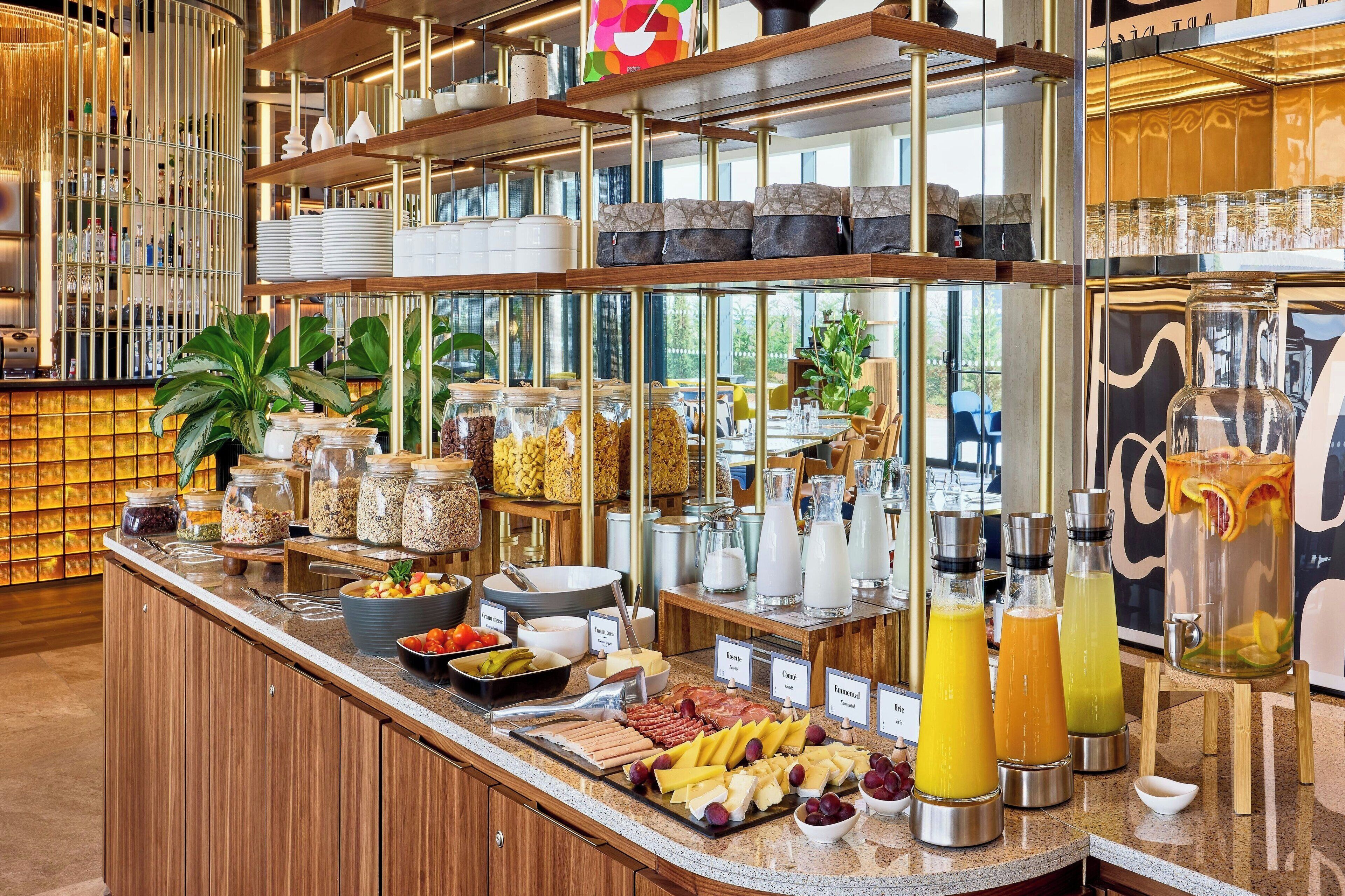 Desayuno buffet todos los días (EUR 21 por persona) 