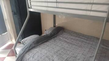 1 chambre, fer et planche Ă repasser, Wi-Fi, draps fournis