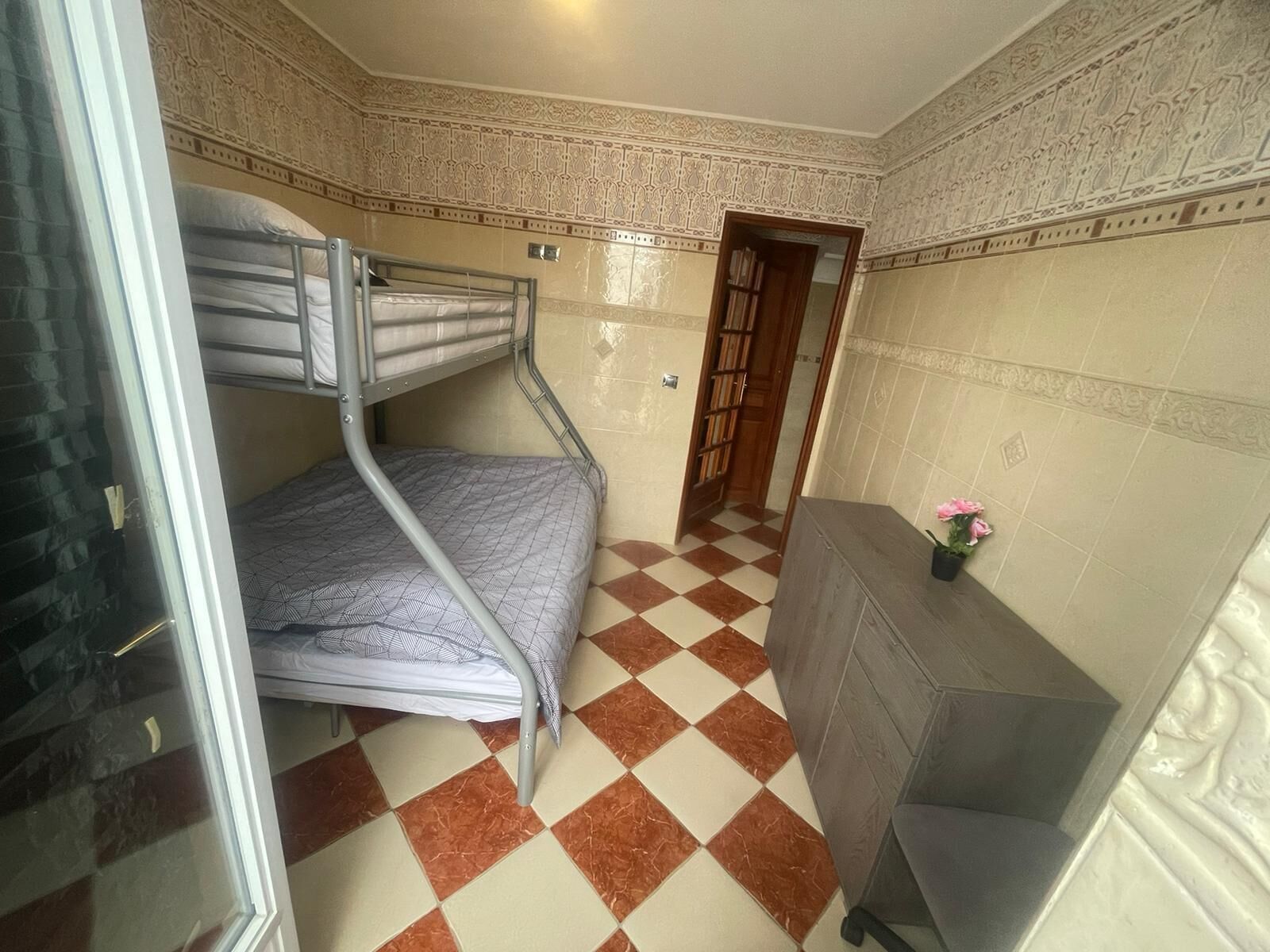 1 chambre, fer et planche à repasser, Wi-Fi, draps fournis