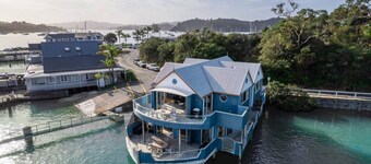 Bay of Islands Boathouse Apartment-The Bridge