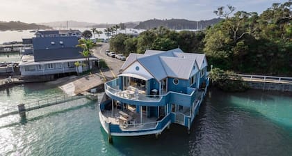 Bay of Islands Boathouse Apartment-The Bridge
