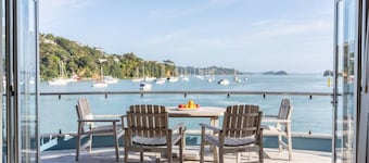 Bay of Islands Boathouse Apartment-The Bridge