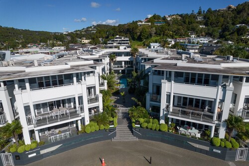 Paihia 2 Bdrm Apartment and Pool