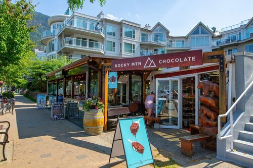 Harrison Lake Retreat Studio Suite