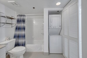Hair dryer - Stunning unit with amenities (Miami)
