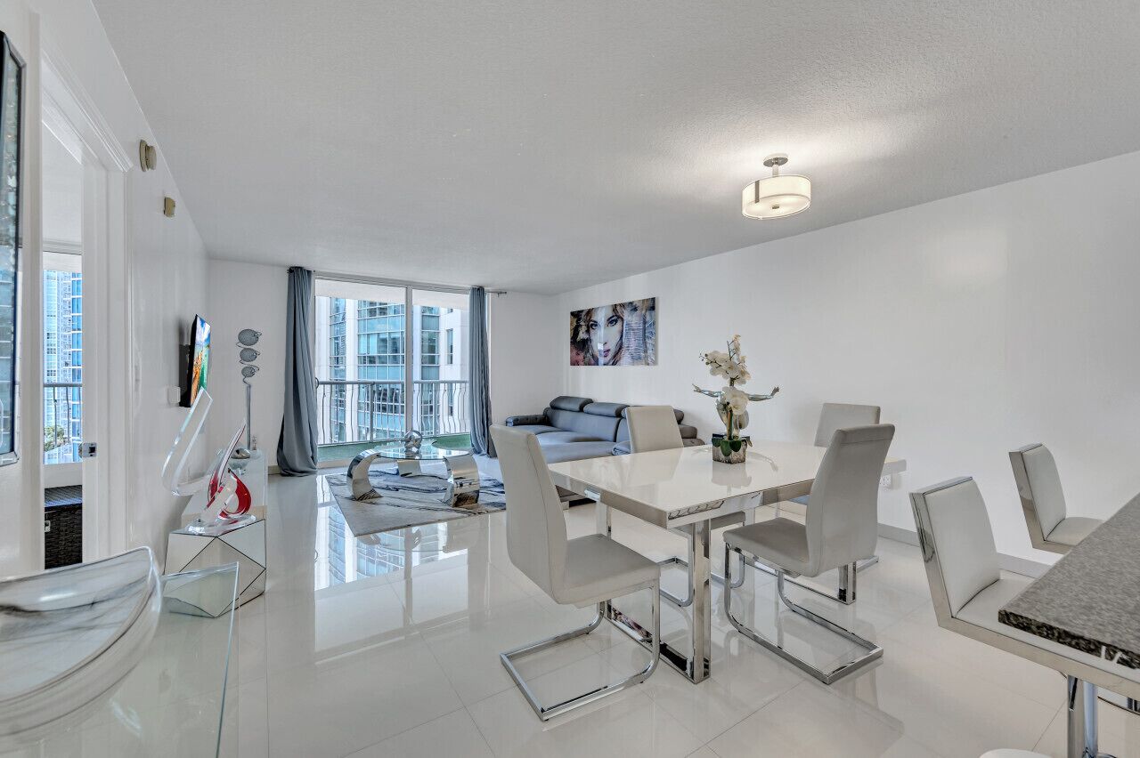 Stunning Unit With Amenities - Miami, FL