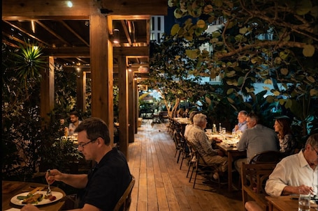 Dinner served. Global Luxury Suites at The Apex Miami