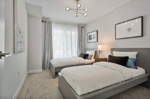 4 chambres, bureau, accès au Wi-Fi (inclus), literie fournie