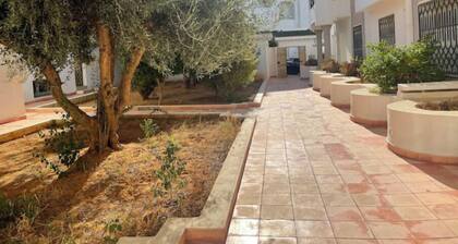 Lovely & spacious apt in Ennasr